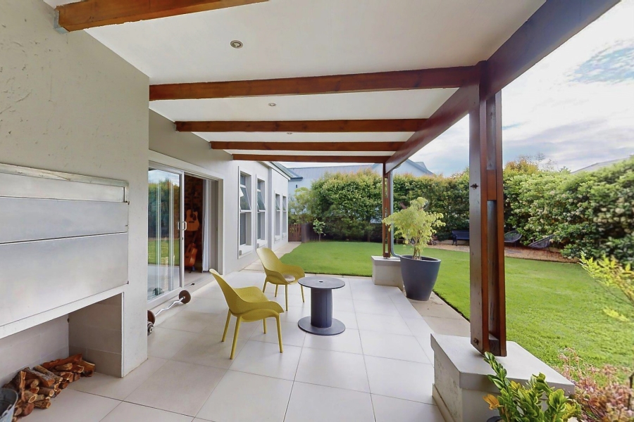 3 Bedroom Property for Sale in Kraaibosch Western Cape